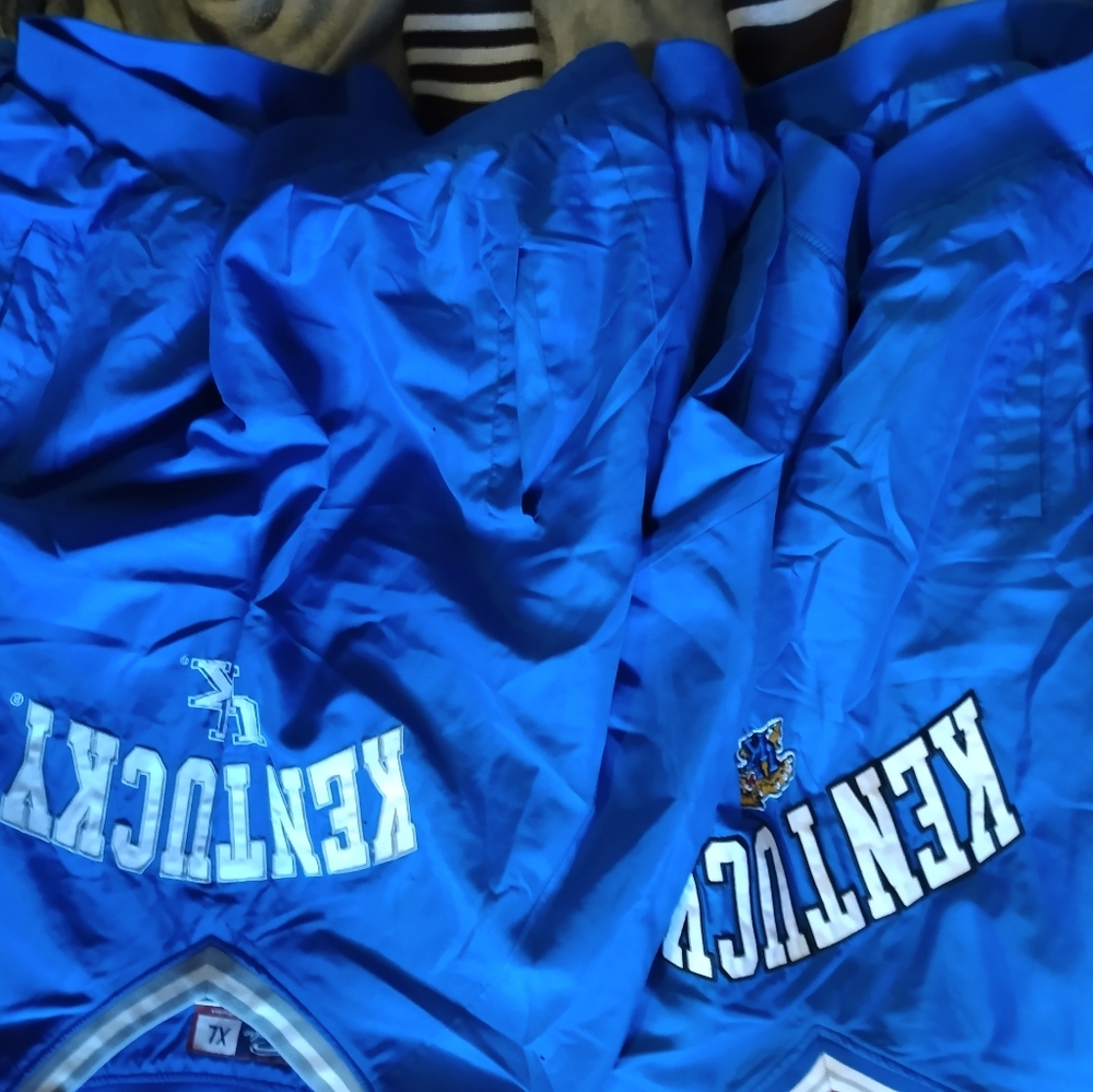 2 Kentucky wildcat windbreaker pullovers.